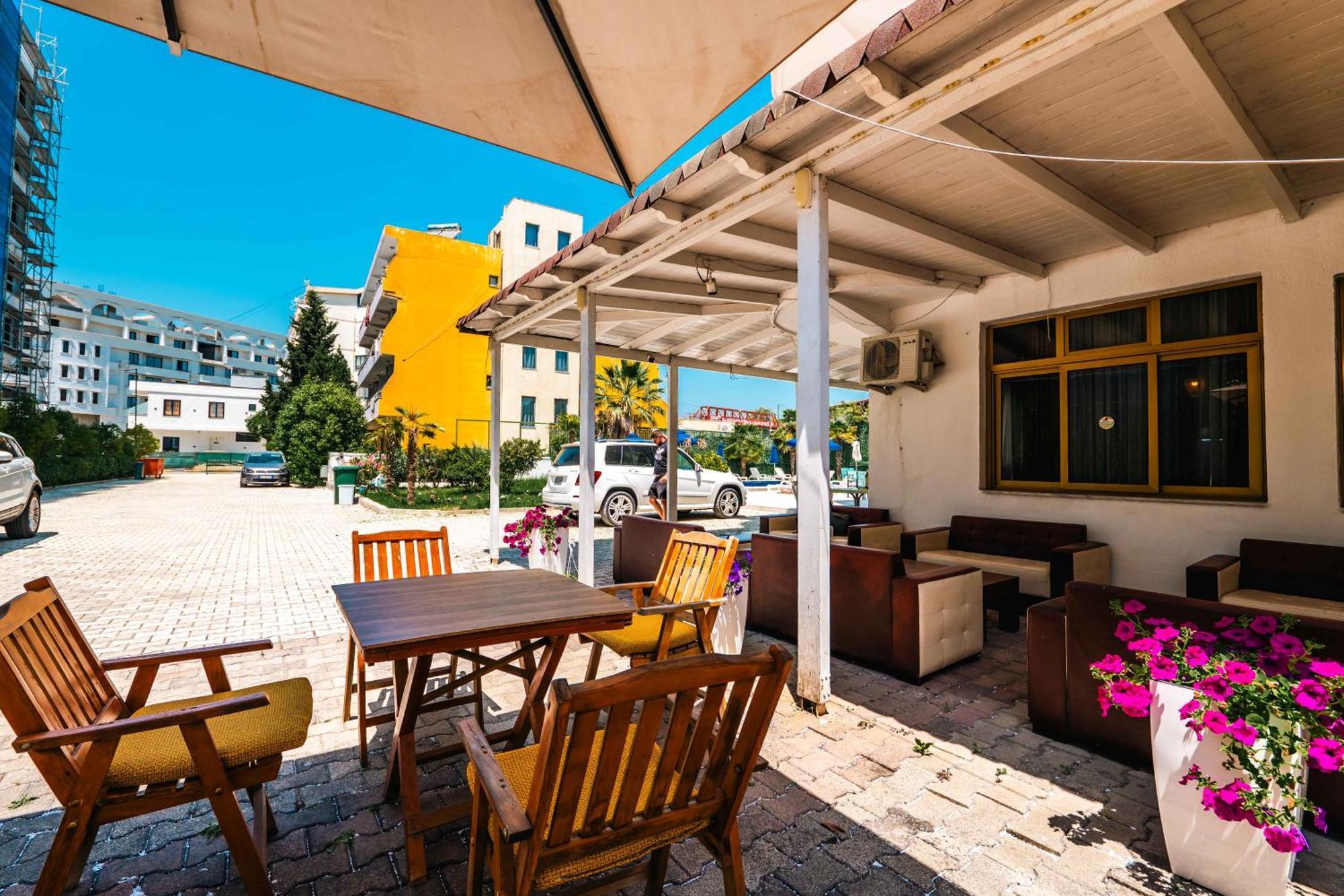 Lion Hotell Golem (Tirana)