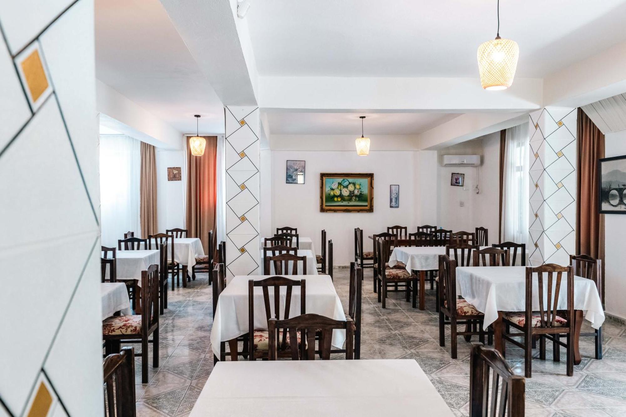 Lion 3* Golem (Tirana)