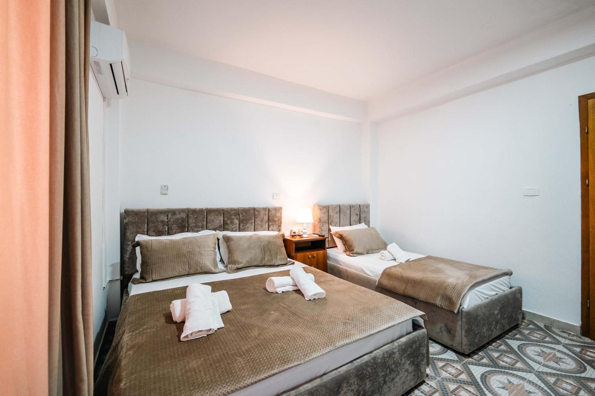 Lion Hotell Golem (Tirana)